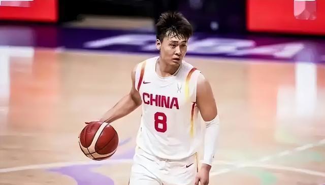 低位护球时, 海归二人组 低位护球时, 海归二人组