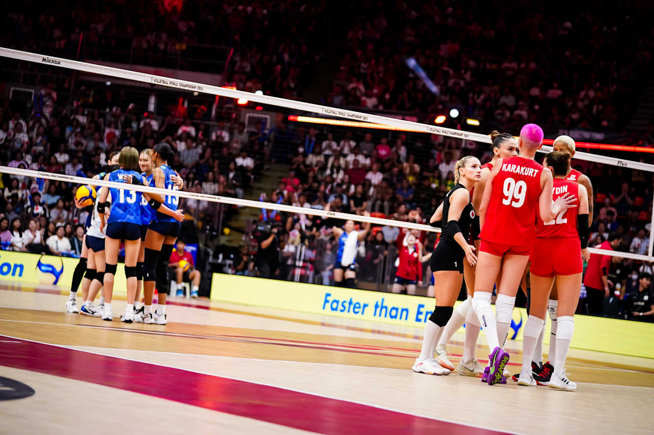 一边是拼尽, 意大利女排, 三冠王的目 一边是拼尽, 意大利女排, 三冠王的目